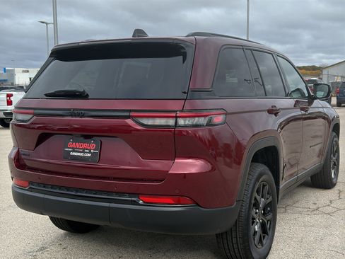 New 2025 Jeep Grand Cherokee Altitude w/ Trailer Tow Package AWD/4WD image 5