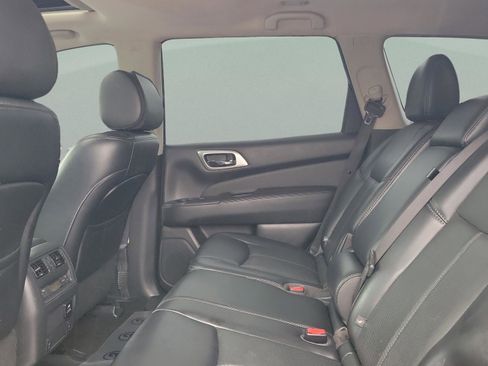 Used 2017 Nissan Pathfinder Platinum w/ Midnight Edition Package image 7