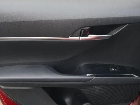 Used 2018 Toyota Camry LE w/ Convenience Package FWD image 30