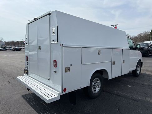 New 2025 Chevrolet Express 3500 w/ Power Convenience Package RWD image 19