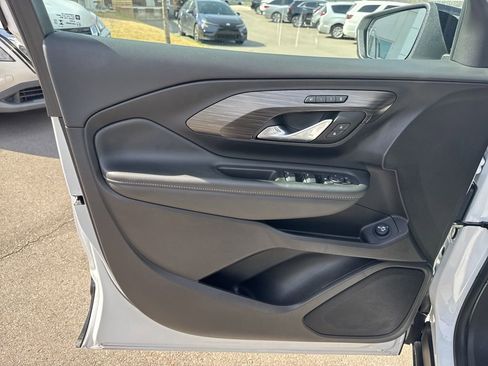 Used 2024 GMC Terrain SLT w/ Elevation Edition image 10