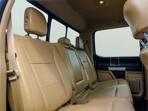 Used 2015 Ford F150 Lariat RWD image 12