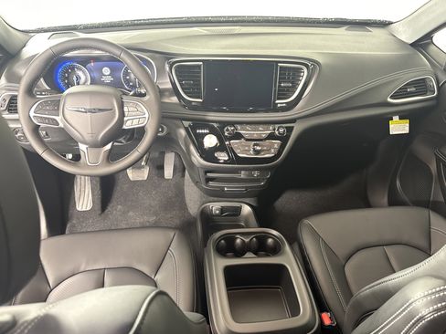 New 2026 Chrysler Pacifica Select image 12