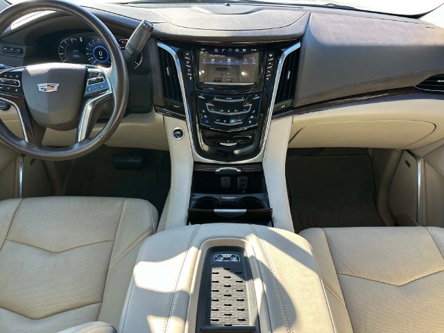 Used 2017 Cadillac Escalade ESV Luxury AWD/4WD image 13