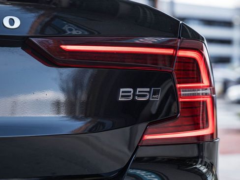 Certified 2025 Volvo S60 B5 Core AWD/4WD image 6