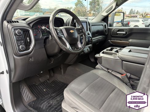 Used 2022 Chevrolet Silverado 2500 LT w/ Convenience Package image 9