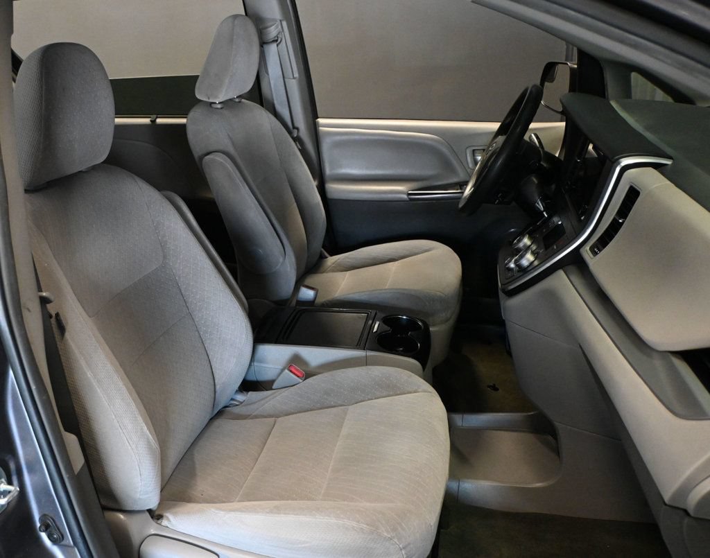 Used 2017 Toyota Sienna LE FWD image 19