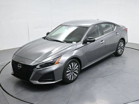 Used 2024 Nissan Altima 2.5 SV FWD image 48