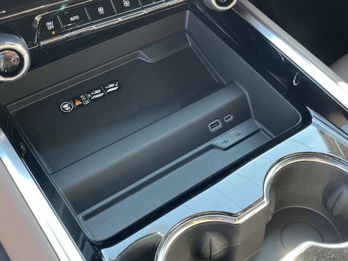 Used 2025 Chevrolet Tahoe High Country RWD image 37