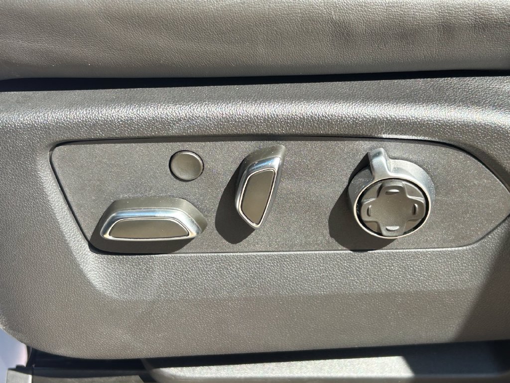 Used 2025 Cadillac Escalade Sport Platinum AWD/4WD image 32