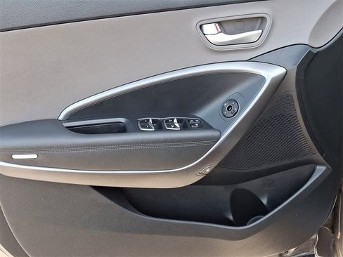 Used 2018 Hyundai Santa Fe Sport image 11