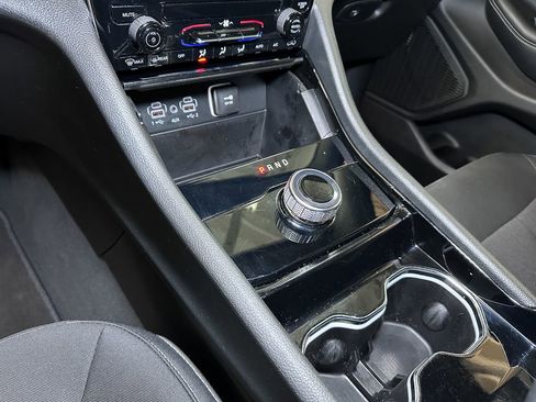 Used 2023 Jeep Grand Cherokee Laredo image 40