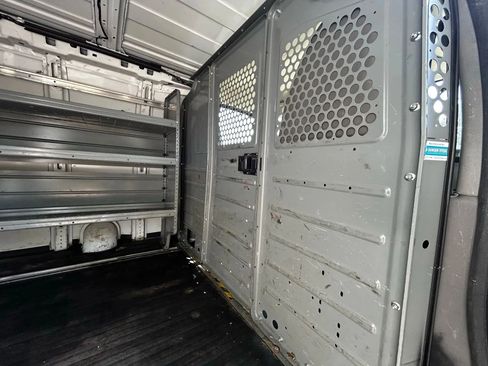 Used 2015 Chevrolet Express 2500 image 21