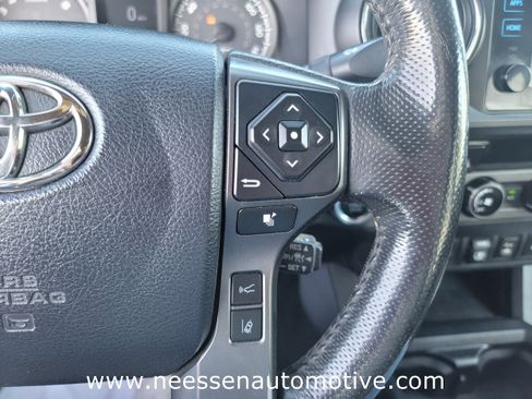 Used 2018 Toyota Tacoma TRD Off-Road w/ Technology Package image 20