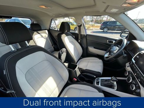 Used 2024 Hyundai Venue SEL image 25