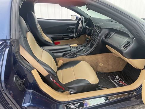 Used 2000 Chevrolet Corvette Coupe w/ Roof Pkg RWD image 12
