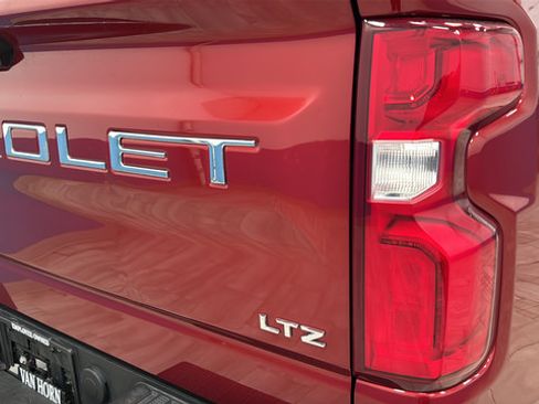 Used 2024 Chevrolet Silverado 1500 LTZ AWD/4WD image 40