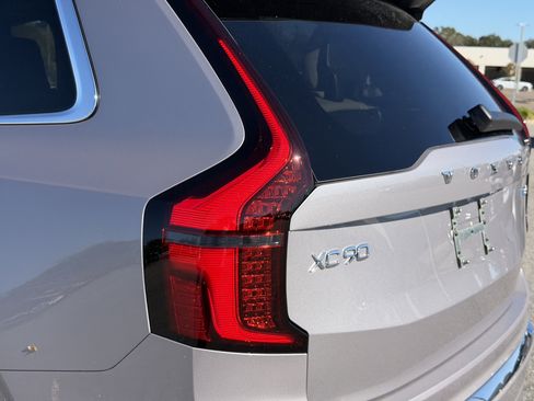 New 2026 Volvo XC90 T8 Plus image 9
