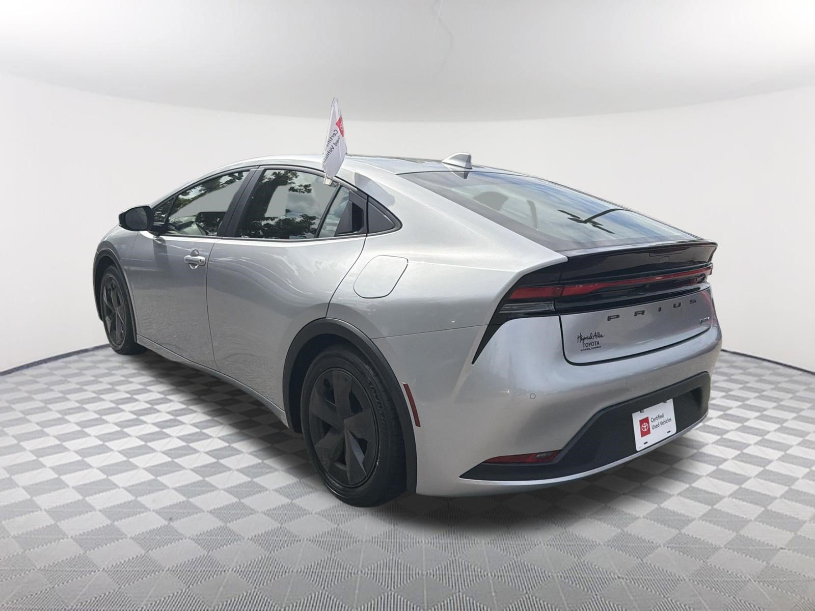 Certified 2025 Toyota Prius LE FWD image 15