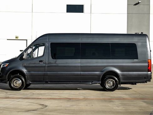 Used 2023 Mercedes-Benz Sprinter 3500 image 2