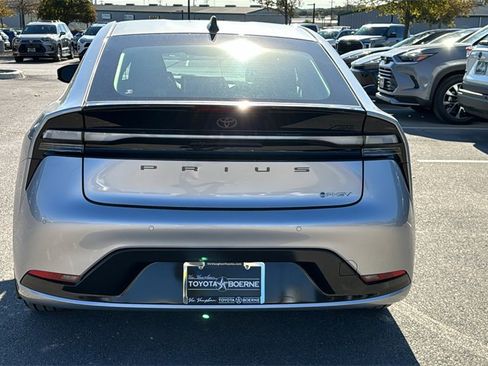 New 2026 Toyota Prius Plug-In Hybrid image 7