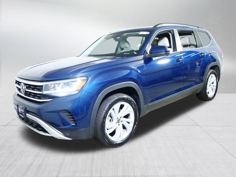 Used 2023 Volkswagen Atlas SE w/ Panoramic Sunroof Package image 3