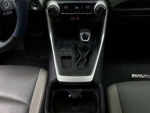 Used 2019 Toyota RAV4 XLE Premium FWD image 15