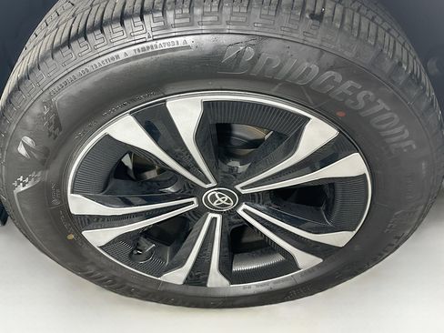 Used 2025 Toyota bZ4X FWD image 11