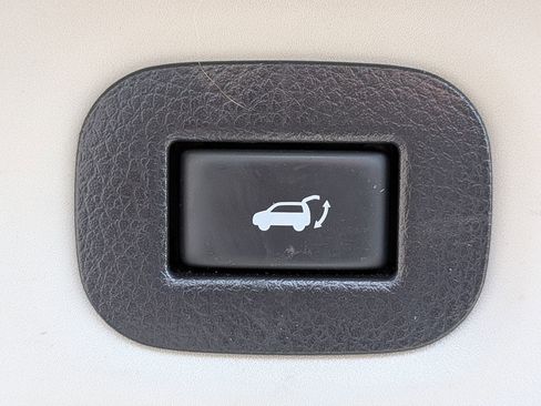 Used 2018 Nissan Rogue SV image 17