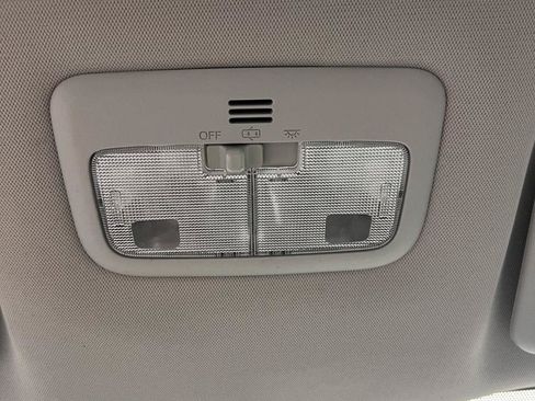 Used 2018 Toyota Corolla LE FWD image 12