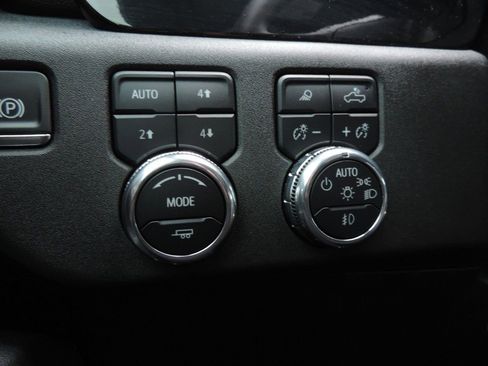 Used 2025 GMC Sierra 2500 SLT w/ SLT Convenience Package image 29