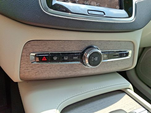 Used 2023 Volvo XC90 B6 Plus w/ Protection Package image 16