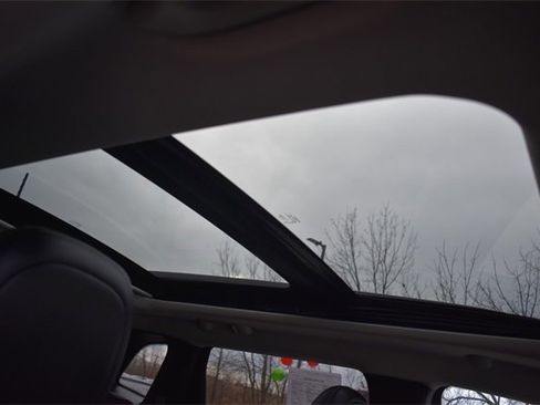 Used 2016 Jeep Cherokee Trailhawk w/ Comfort/Convenience Group image 14