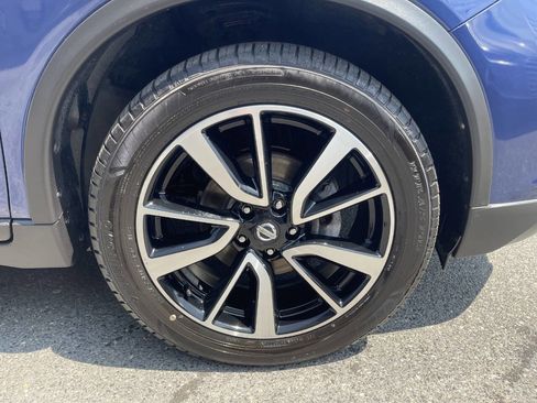 Used 2017 Nissan Rogue SL w/ SL Premium Package image 15