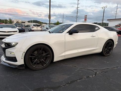 Used 2019 Chevrolet Camaro SS RWD image 4