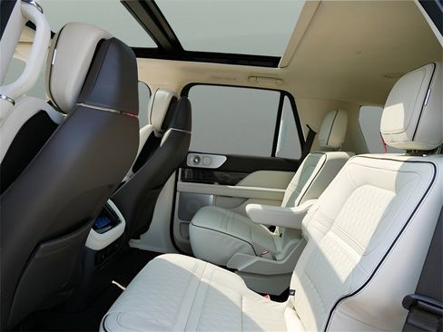 Used 2024 Lincoln Navigator Black Label image 13
