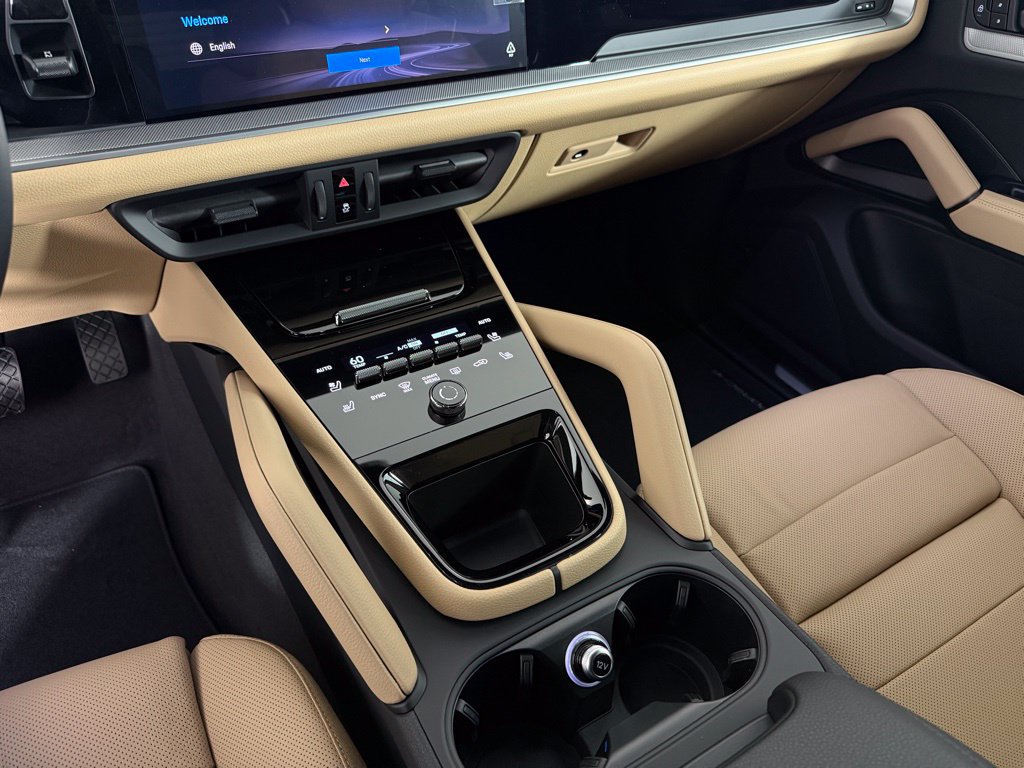 Certified 2026 Porsche Cayenne AWD/4WD image 24
