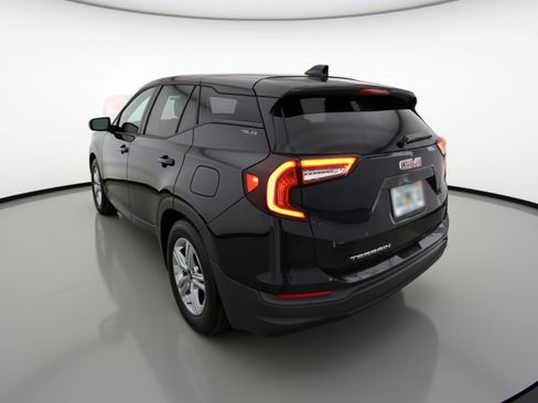 Used 2024 GMC Terrain SLE image 6