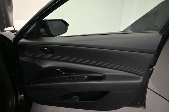 Used 2025 Hyundai Elantra Sport FWD image 14