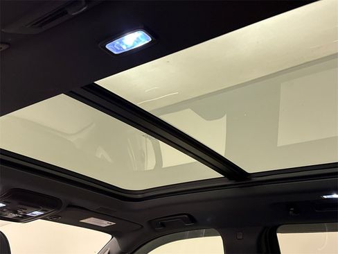 Used 2025 Chevrolet Suburban Z71 w/ Comfort Package image 14