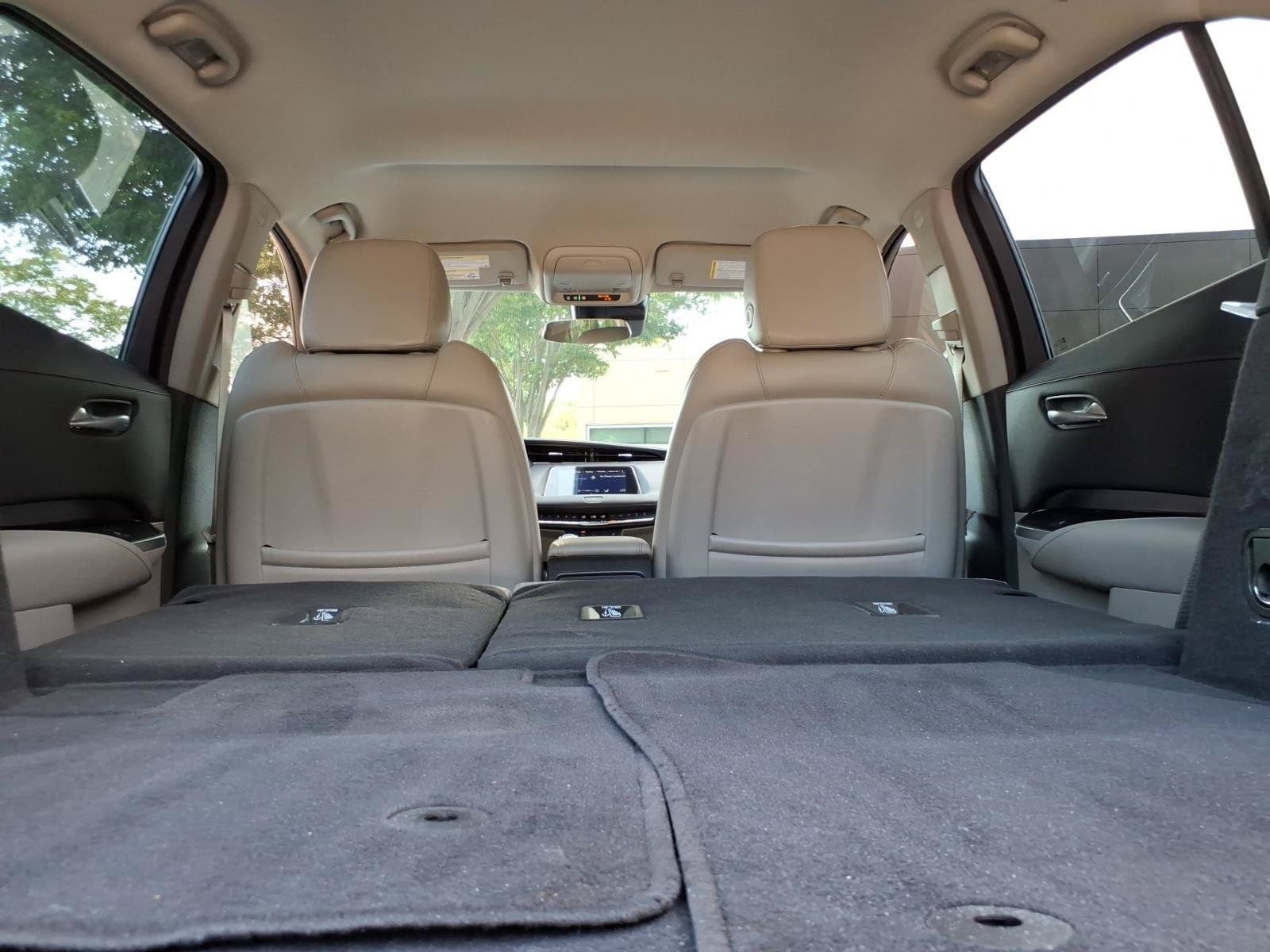 Used 2023 Cadillac XT4 Luxury w/ Cold Weather Package AWD/4WD image 31