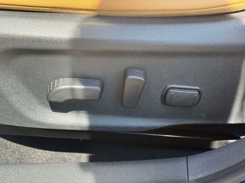 Used 2023 Nissan Sentra SV w/ SV Premium Package FWD image 17