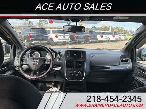 Used 2017 Dodge Grand Caravan SE FWD image 15