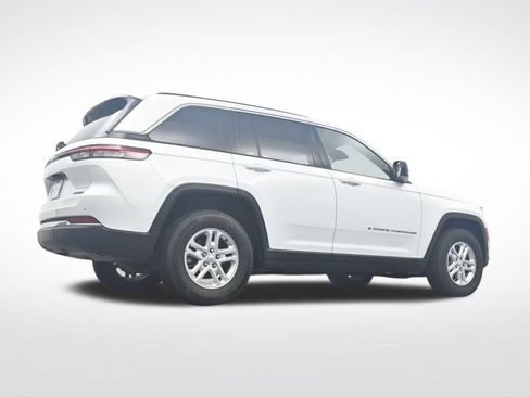 Used 2023 Jeep Grand Cherokee Laredo RWD image 33