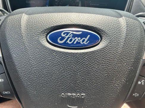 Used 2017 Ford Fusion SE w/ Fusion SE Technology Package FWD image 20
