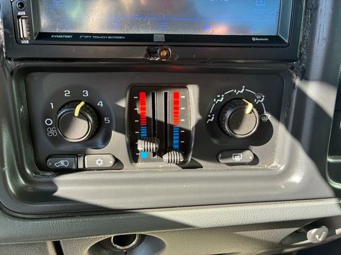 Used 2005 Chevrolet Silverado 2500 LS w/ Skid Plate Package image 20