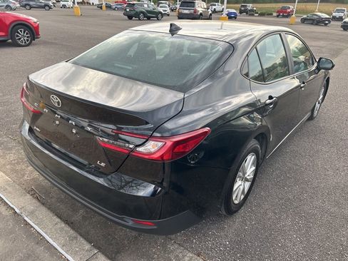 Used 2025 Toyota Camry LE image 5
