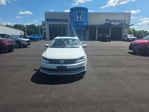 Used 2017 Volkswagen Jetta SEL FWD image 8
