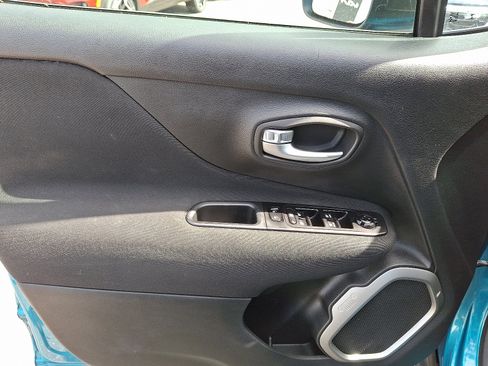 Used 2021 Jeep Renegade Latitude image 12