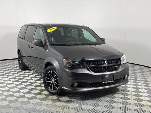 Used 2016 Dodge Grand Caravan SXT FWD image 2